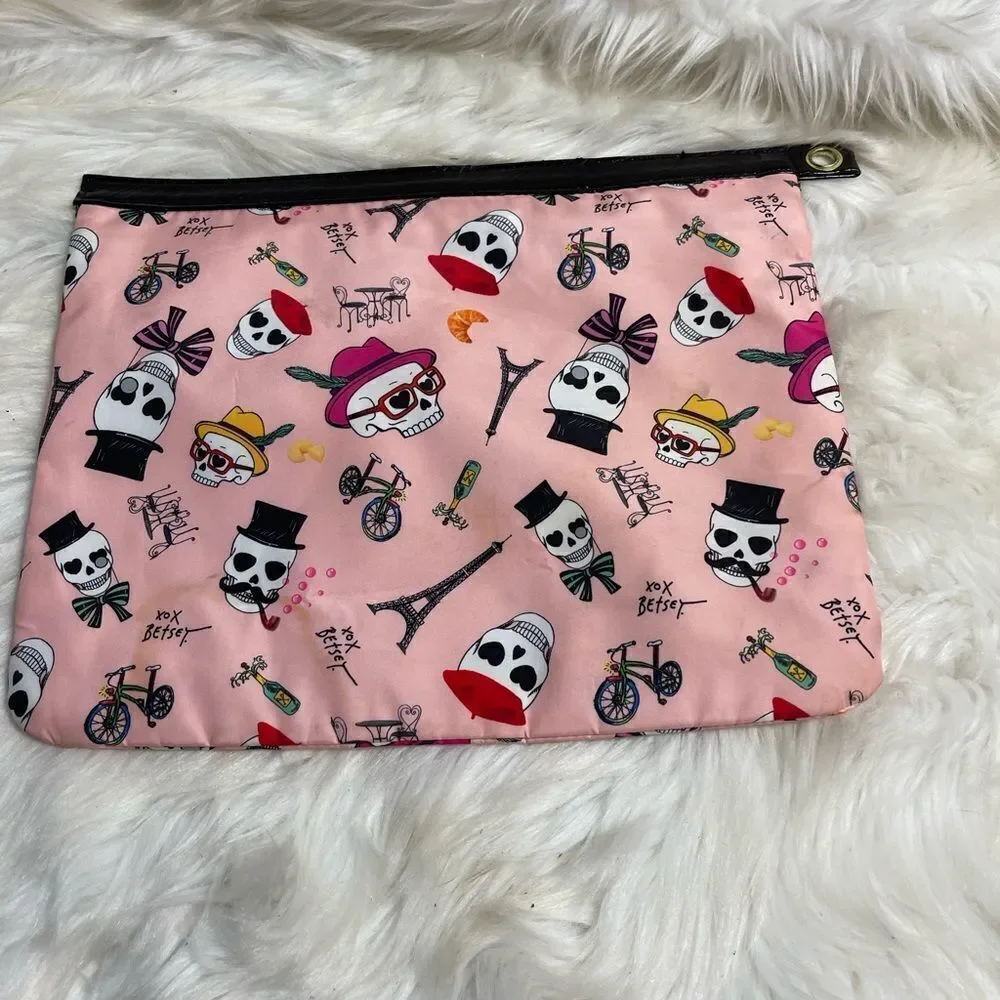 Betsey Johnson Nylon pink Cosmetic Travel Bag white Skulls with hats.